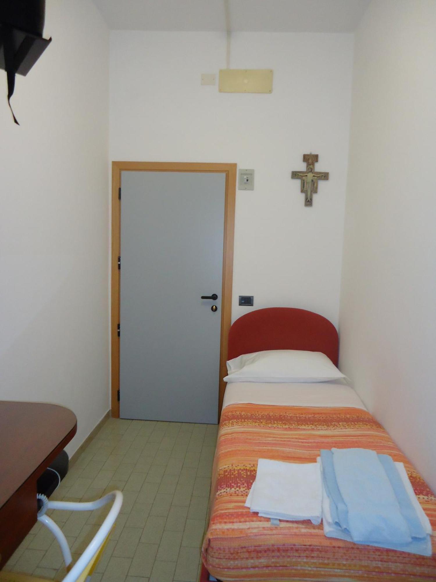 Hotel L&V Римини Екстериор снимка
